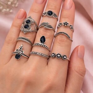 Zeneefa Vintage Black Stone Ring Set – Antique Silver Adjustable Finger Rings for Women